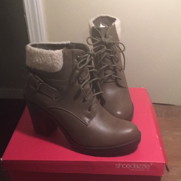 Ladies Casual Bootie - Picture 2 of 4